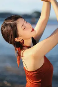 YiTuYu Vol.8522: Yi Ming's Captivating Beauty Under Golden Hour Sun-16