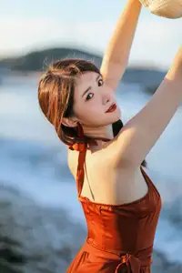 YiTuYu Vol.8522: Yi Ming's Captivating Beauty Under Golden Hour Sun-10