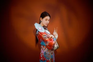 Timeless Elegance of Man Li by the Red Wall - YiTuYu Vol.8871-28