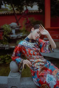 Timeless Elegance of Man Li by the Red Wall - YiTuYu Vol.8871-23