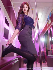 Elegant Portrait Photography: Jin Yun Xi Yuki in XiuRen No.10910 - A Stunning Collection of Stylish Aesthetic Fashion and Graceful Studio Poses-1