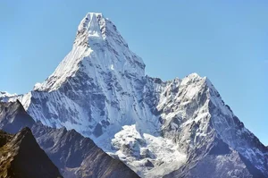 Sagarmatha: Unveiling the Untamed Secrets of Everest’s Sacred Sanctuary-4