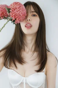 Stunning Riko Matsudaira Digital Photo Book: Elegant Japanese Fashion and Lifestyle Photography from Weekly Post Collection-10