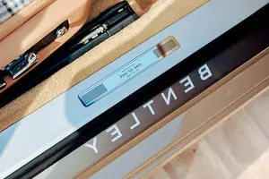 Discover the Exclusive Bentley GTC Mulliner: A Bespoke Masterpiece Inspired by Qatar's Sunset-2