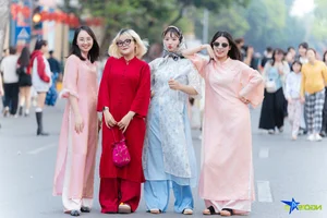 Charming Hanoi: Capturing the Soul of Lunar New Year in Traditional Ao Dai-8