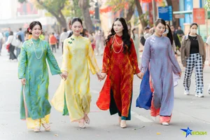 Charming Hanoi: Capturing the Soul of Lunar New Year in Traditional Ao Dai-3