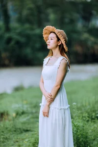 Serene Riverside Portraits: Yi Ping in YiTuYu Art Language Vol.9293 – Artistic Outdoor Photography and Natural Lifestyle Aesthetic-11