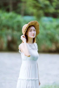 Serene Riverside Portraits: Yi Ping in YiTuYu Art Language Vol.9293 – Artistic Outdoor Photography and Natural Lifestyle Aesthetic-2