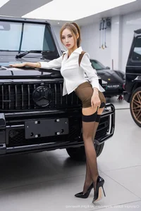 Bold Elegance: Lingyu69’s Captivating Style and Luxury Vibes-4