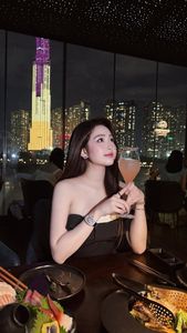 Elegant Office Lady Style: Modern Women's Fashion with Shirt and Pencil Skirt.-2