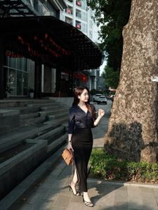 Elegant Office Lady Style: Modern Women's Fashion with Shirt and Pencil Skirt.-4