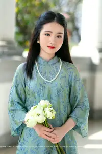 Elegant Vietnamese Ao Dai: Timeless Beauty of an Asian Lady-3