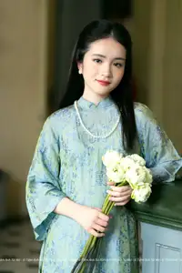 Elegant Vietnamese Ao Dai: Timeless Beauty of an Asian Lady-2