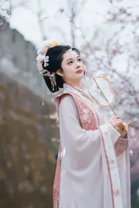 Jiao Tang Ma Qi Duo: Graceful Hanfu Beauty Amidst Spring Blossoms, YiTuYu Vol.8761-2