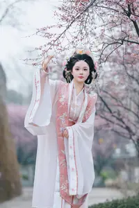 Jiao Tang Ma Qi Duo: Graceful Hanfu Beauty Amidst Spring Blossoms, YiTuYu Vol.8761-0