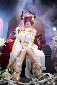 Coser Jiu Qi Miao as Granblue Fantasy Grea: Enchanting and Regal Cosplay Masterpiece-6