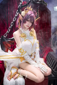 Coser Jiu Qi Miao as Granblue Fantasy Grea: Enchanting and Regal Cosplay Masterpiece-7