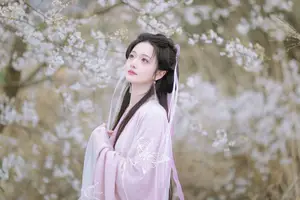 YiTuYu Vol.8754: Chi Yan Zai Zhe Li - Ethereal Ancient Beauty Amidst White Blossoms-0