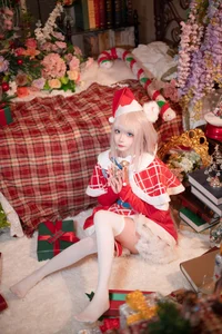 Festive Vanilla Christmas Photoshoot with Aiwest: Elegant Holiday Fashion and Cozy Winter Aesthetic Inspiration for the Season-12