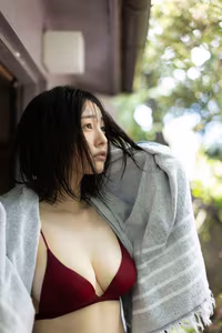 Miu Shirahama: Discover Her "Slightly Mature" Charm.-18