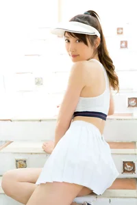 Elegant Yoko Kumada Digital Photo Book: 75 High-Quality Portraits from the Japanese Girls GLD Collection for Fashion and Photography Inspiration-7