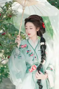 Ethereal Beauty: Xiao He's Grace in Classic Hanfu - YiTuYu Collection Vol.8729-21