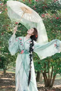 Ethereal Beauty: Xiao He's Grace in Classic Hanfu - YiTuYu Collection Vol.8729-8