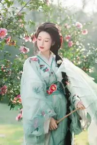 Ethereal Beauty: Xiao He's Grace in Classic Hanfu - YiTuYu Collection Vol.8729-16