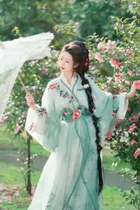 Ethereal Beauty: Xiao He's Grace in Classic Hanfu - YiTuYu Collection Vol.8729-18