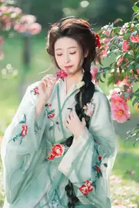 Ethereal Beauty: Xiao He's Grace in Classic Hanfu - YiTuYu Collection Vol.8729-24