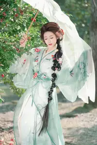 Ethereal Beauty: Xiao He's Grace in Classic Hanfu - YiTuYu Collection Vol.8729-19