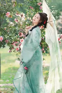 Ethereal Beauty: Xiao He's Grace in Classic Hanfu - YiTuYu Collection Vol.8729-15
