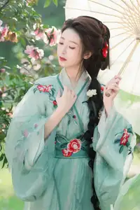 Ethereal Beauty: Xiao He's Grace in Classic Hanfu - YiTuYu Collection Vol.8729-5
