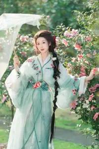 Ethereal Beauty: Xiao He's Grace in Classic Hanfu - YiTuYu Collection Vol.8729-25