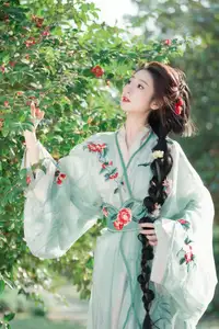 Ethereal Beauty: Xiao He's Grace in Classic Hanfu - YiTuYu Collection Vol.8729-7