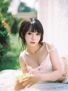 VGU No.143: A Gentle Beauty Embracing Summer Sun Fresh Youthfulness with Nature's Sweetness-2