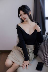 Coser Xueqing Astra: Elegant & Alluring OL Style - 0073-9