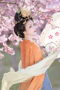 Qian Yue's Hanfu Elegance Amidst Cherry Blossoms: YiTuYu Vol.8674 Artistry-12