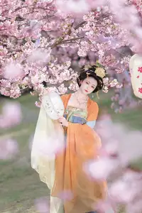 Qian Yue's Hanfu Elegance Amidst Cherry Blossoms: YiTuYu Vol.8674 Artistry-9