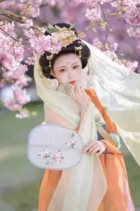Qian Yue's Hanfu Elegance Amidst Cherry Blossoms: YiTuYu Vol.8674 Artistry-17