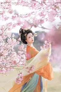 Qian Yue's Hanfu Elegance Amidst Cherry Blossoms: YiTuYu Vol.8674 Artistry-2