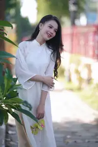 Graceful Vietnamese Girl in White Ao Dai - Captivating Traditional Beauty-3