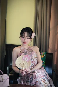 Chic & Bold: How Van Tiny Masterfully Redefines Modern Bodycon Fashion and Confidence-4