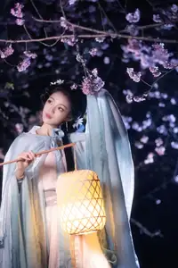 Discover the Ethereal Beauty of Qi Ni Si Mao in YiTuYu Vol.8623: An Asian Muse by Lantern Light-13