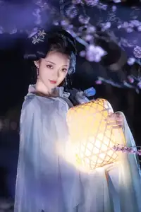 Discover the Ethereal Beauty of Qi Ni Si Mao in YiTuYu Vol.8623: An Asian Muse by Lantern Light-0