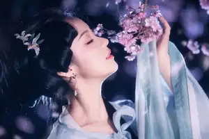 Discover the Ethereal Beauty of Qi Ni Si Mao in YiTuYu Vol.8623: An Asian Muse by Lantern Light-33