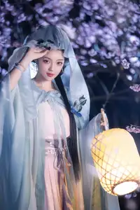 Discover the Ethereal Beauty of Qi Ni Si Mao in YiTuYu Vol.8623: An Asian Muse by Lantern Light-22