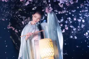 Discover the Ethereal Beauty of Qi Ni Si Mao in YiTuYu Vol.8623: An Asian Muse by Lantern Light-5