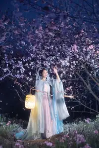 Discover the Ethereal Beauty of Qi Ni Si Mao in YiTuYu Vol.8623: An Asian Muse by Lantern Light-18