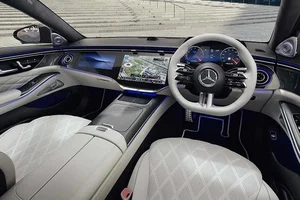 The New 2026 Mercedes-Benz S-Class Facelift: Redefining Luxury with 2,700 Upgrades and the Stunning MBUX Superscreen Display-6